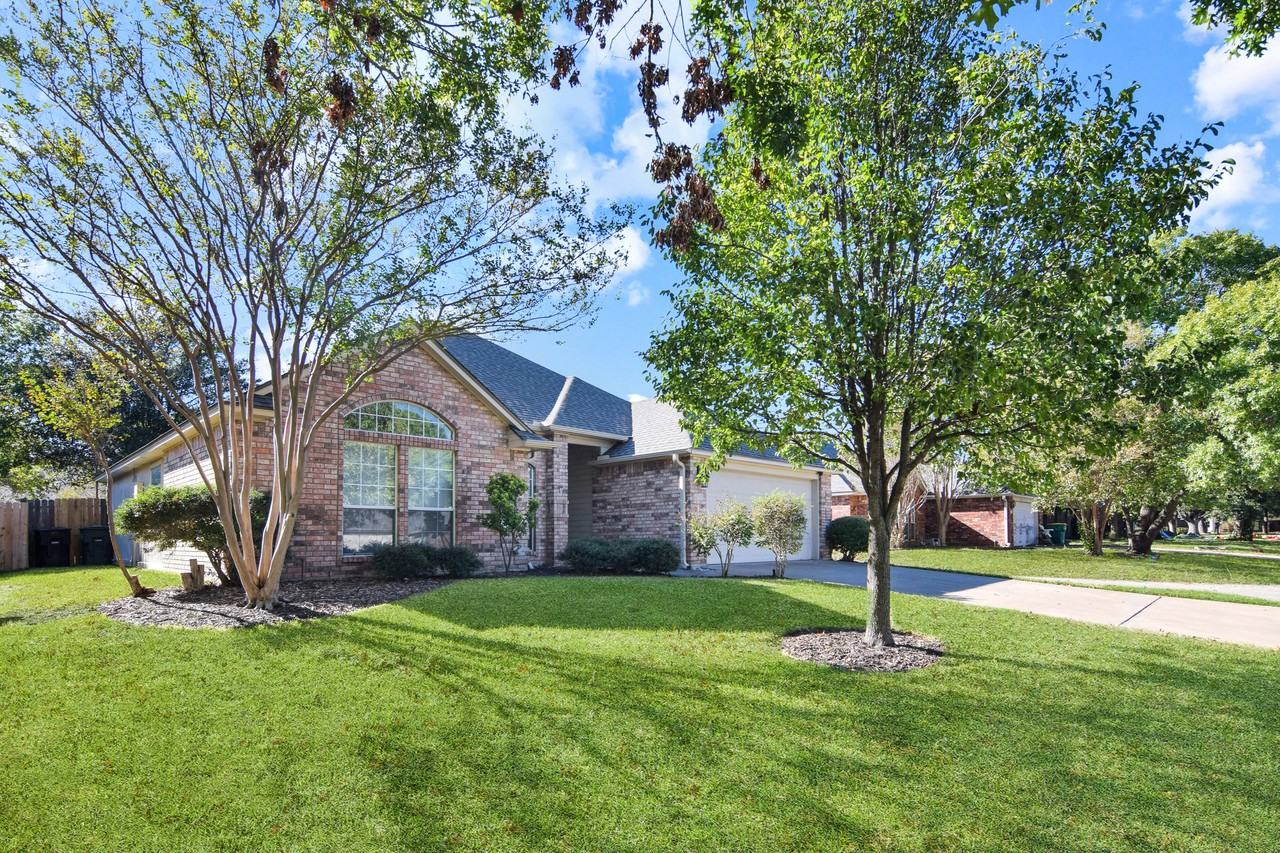 2113 Rawhide Trl - Photo 3 of 19