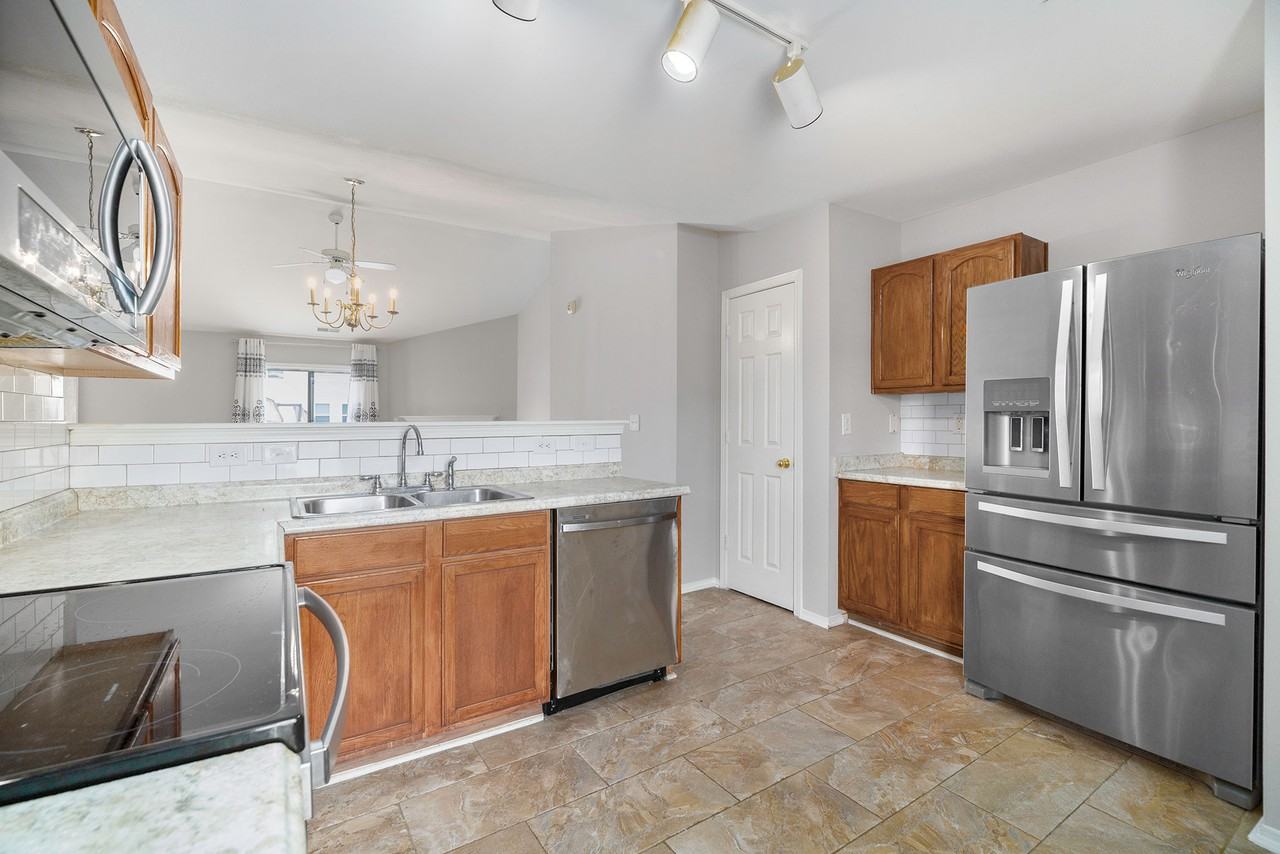 9529 Birchcroft Ln - Photo 4 of 19