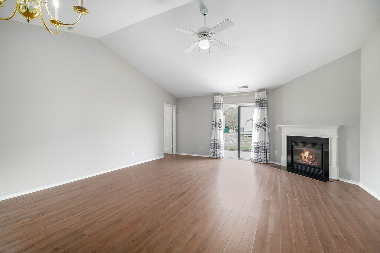 9529 Birchcroft Ln - Photo 5 of 19