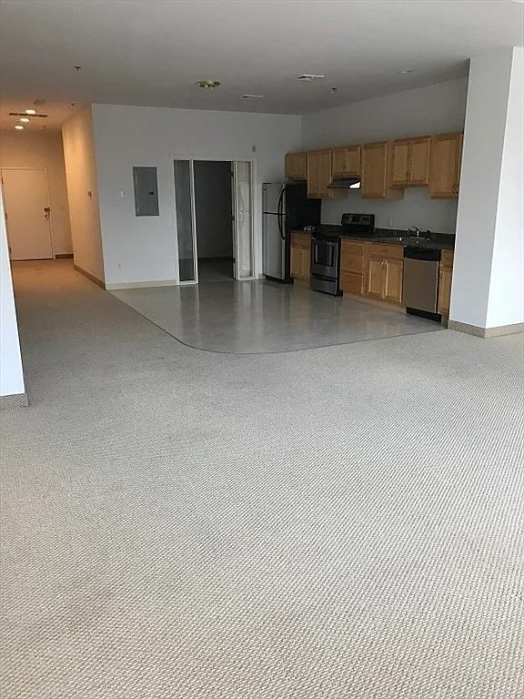 531 Main St - Photo 6 of 8