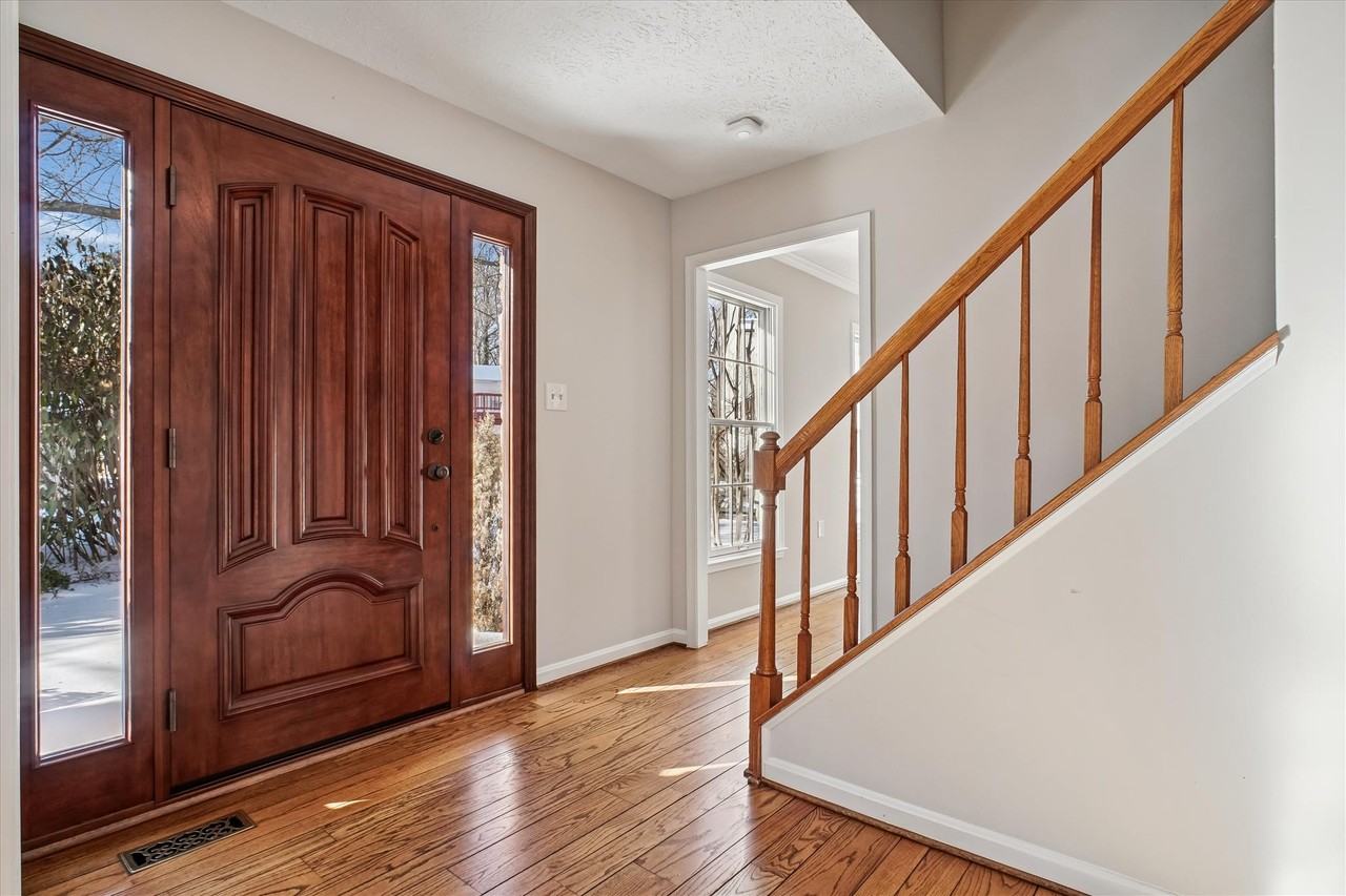 4623 University Dr - Photo 5 of 40