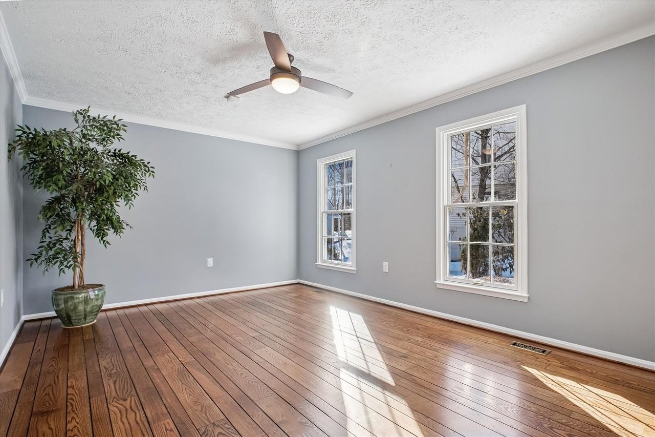 4623 University Dr - Photo 7 of 40