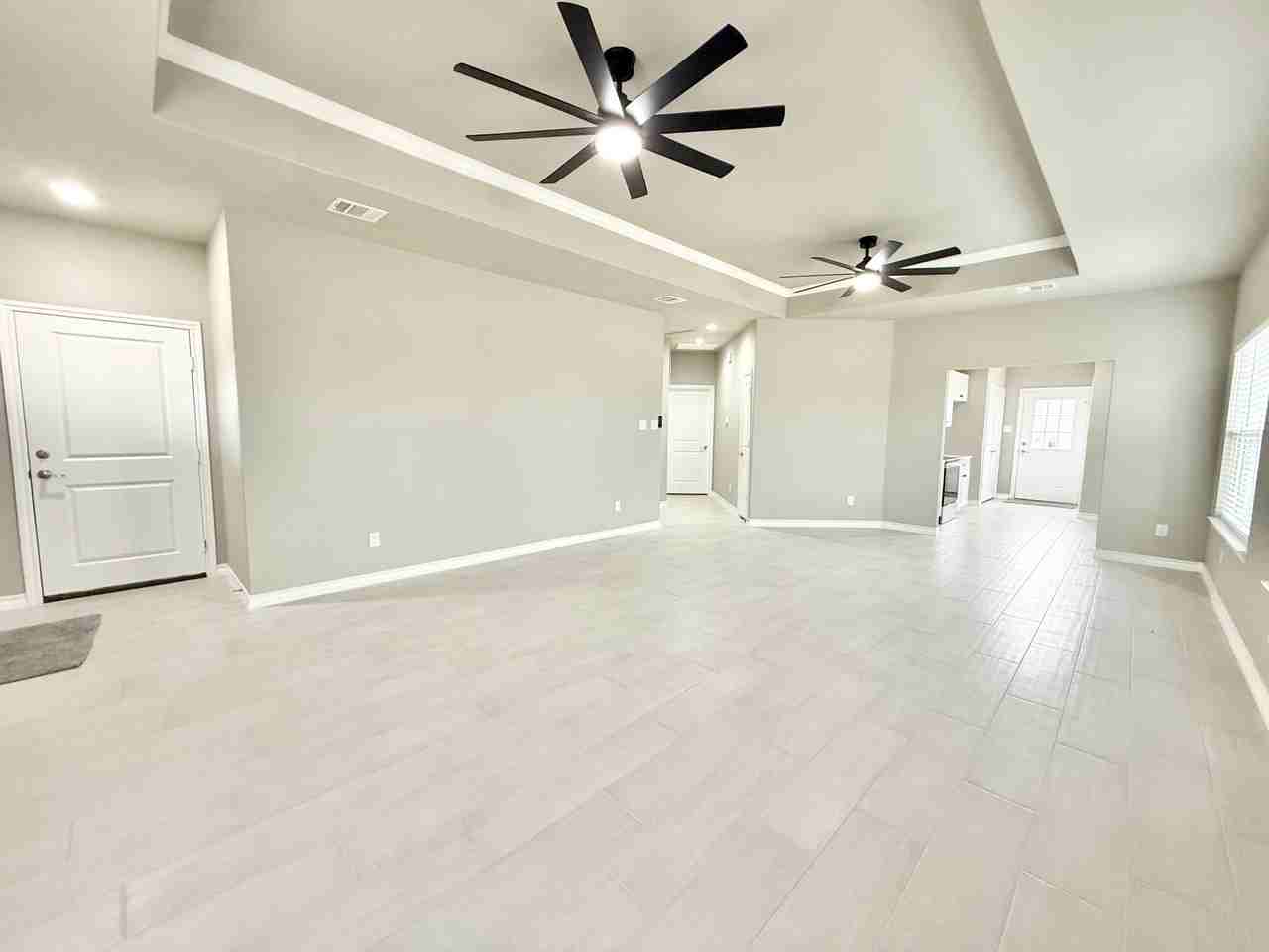 1307 Willow St - Photo 3 of 15