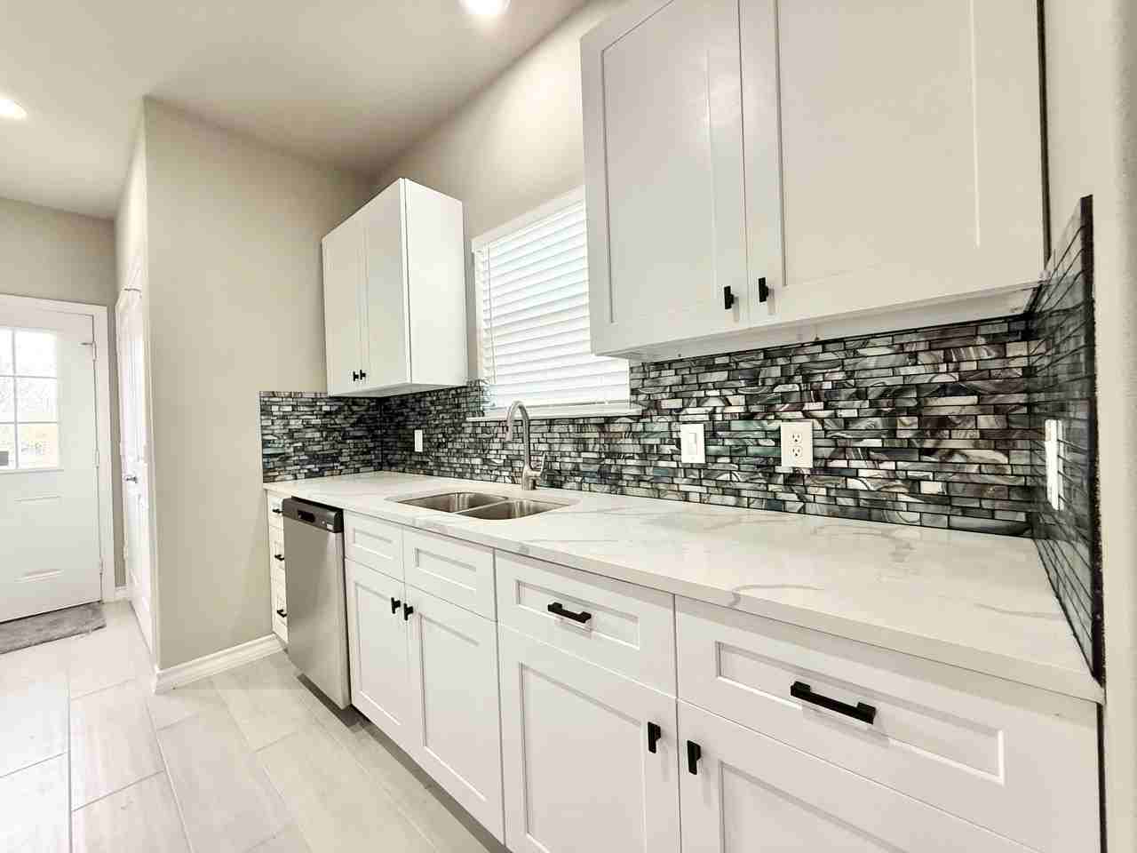 1307 Willow St - Photo 6 of 15