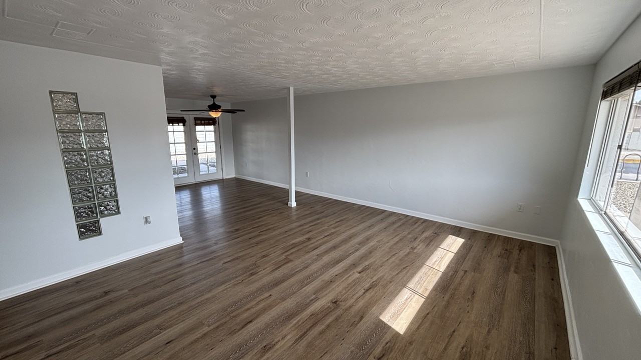 1000 W Elna Rae St - Photo 3 of 22