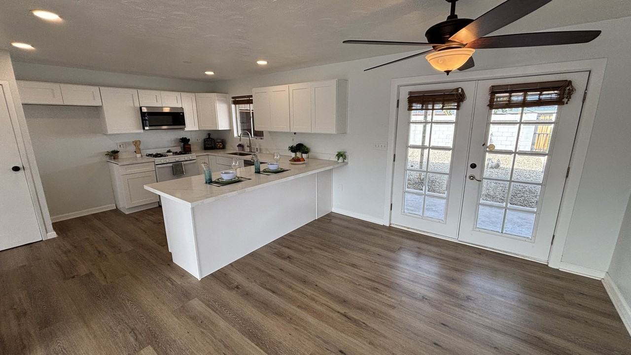 1000 W Elna Rae St - Photo 5 of 22