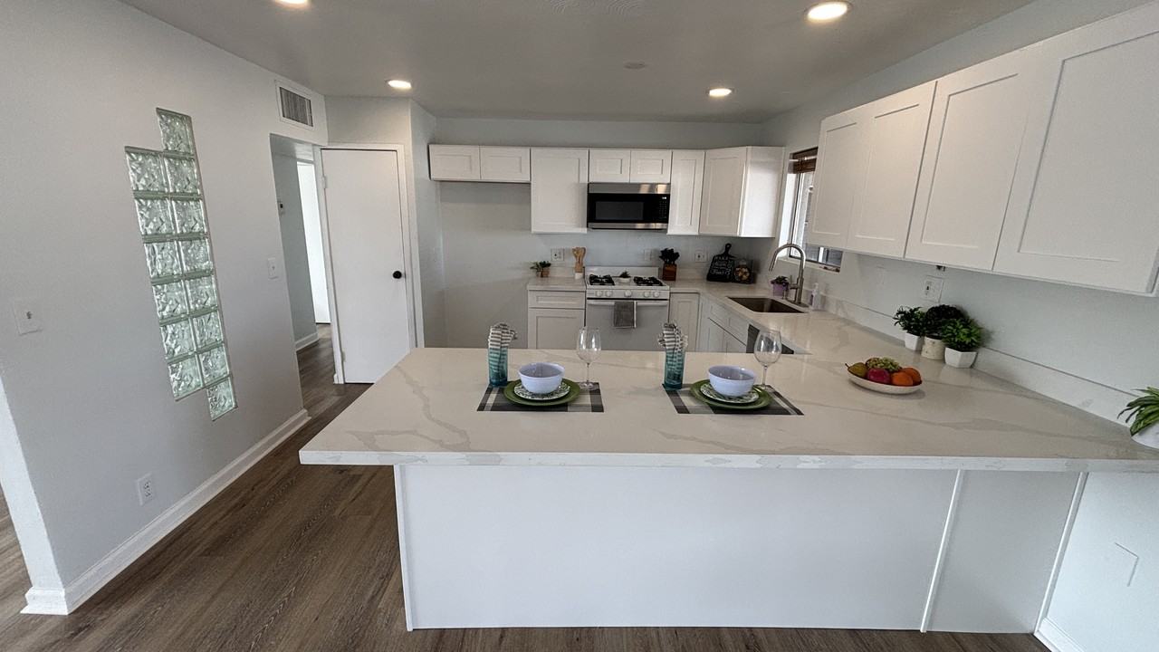 1000 W Elna Rae St - Photo 6 of 22