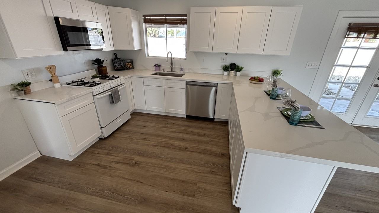 1000 W Elna Rae St - Photo 7 of 22