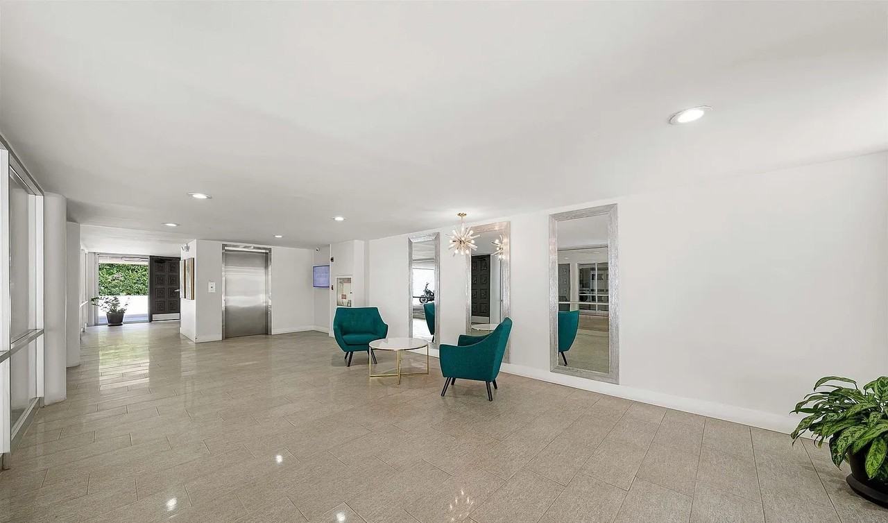 2510 Torrey Pines Rd #212 - Photo 4 of 26