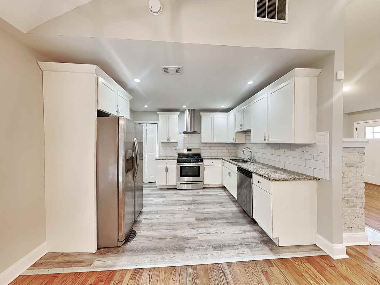 1439 Westmont Rd Sw - Photo 6 of 19