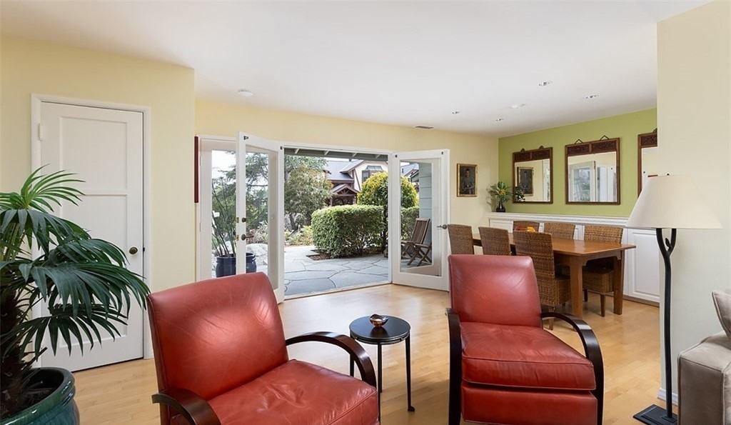 959 Oriole Dr - Photo 3 of 3