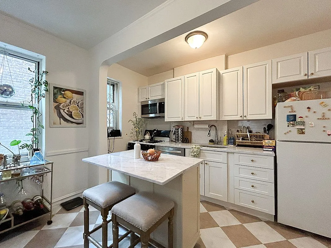 100 Bennett Ave - Photo 2 of 8