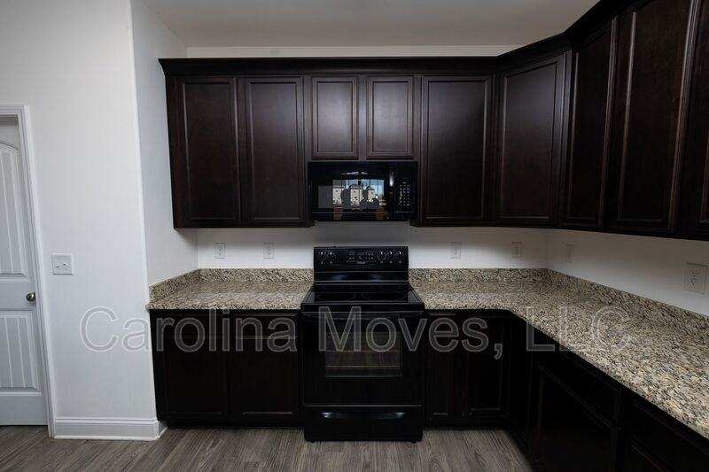 210 Royal Hill Ln - Photo 6 of 22