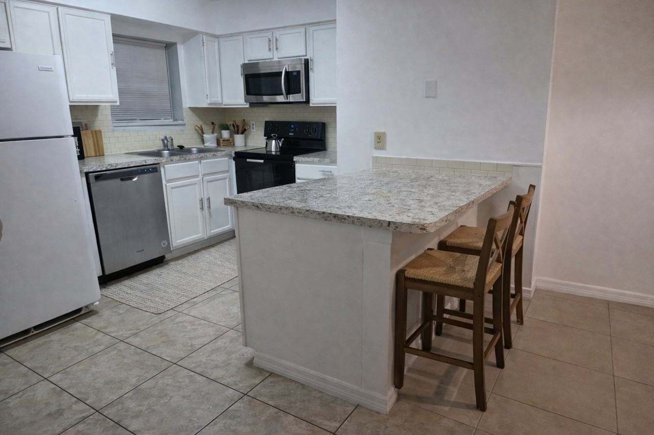 4367 White Pine Ave #4 - Photo 3 of 18