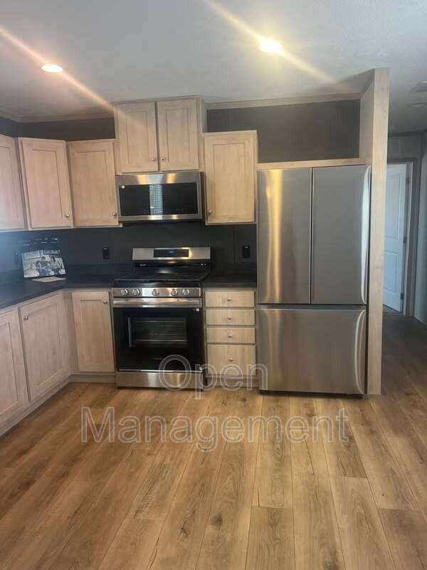 825 1st Ave E - Photo 7 of 13