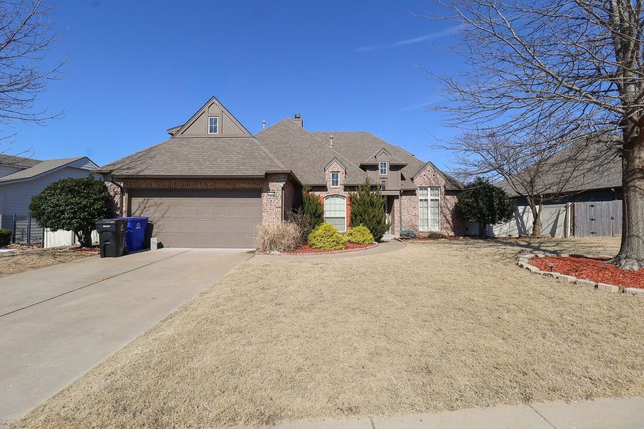 1716 W Austin St - Photo 2 of 46