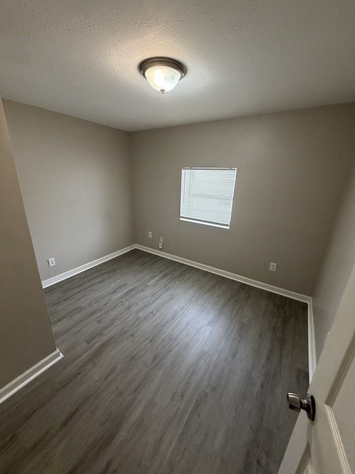 10223 Niblic Dr - Photo 3 of 6