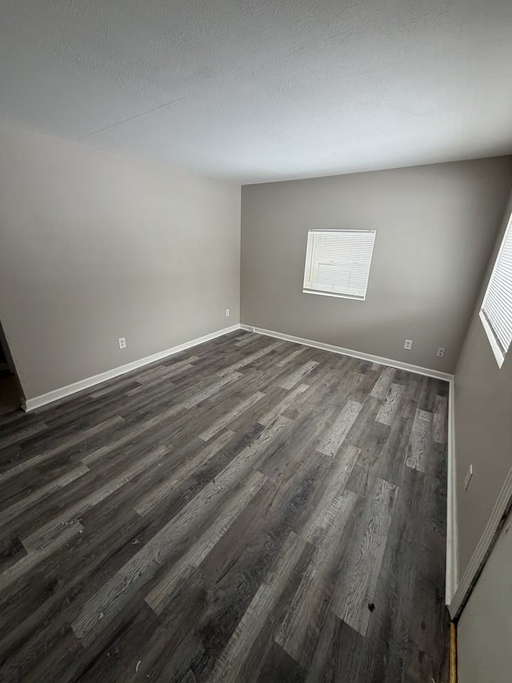 10223 Niblic Dr - Photo 4 of 6