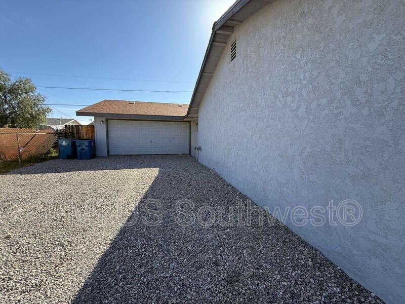 664 Honeysuckle Rd - Photo 3 of 26