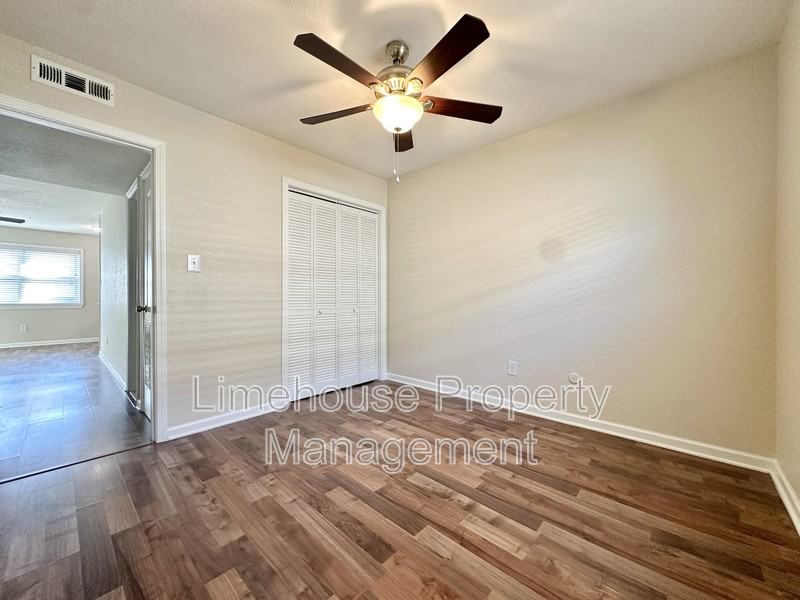 909 Leisure Sq #201 - Photo 5 of 10