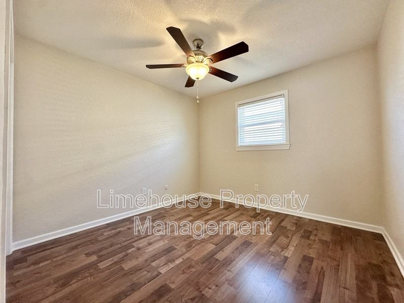 909 Leisure Sq #201 - Photo 6 of 10