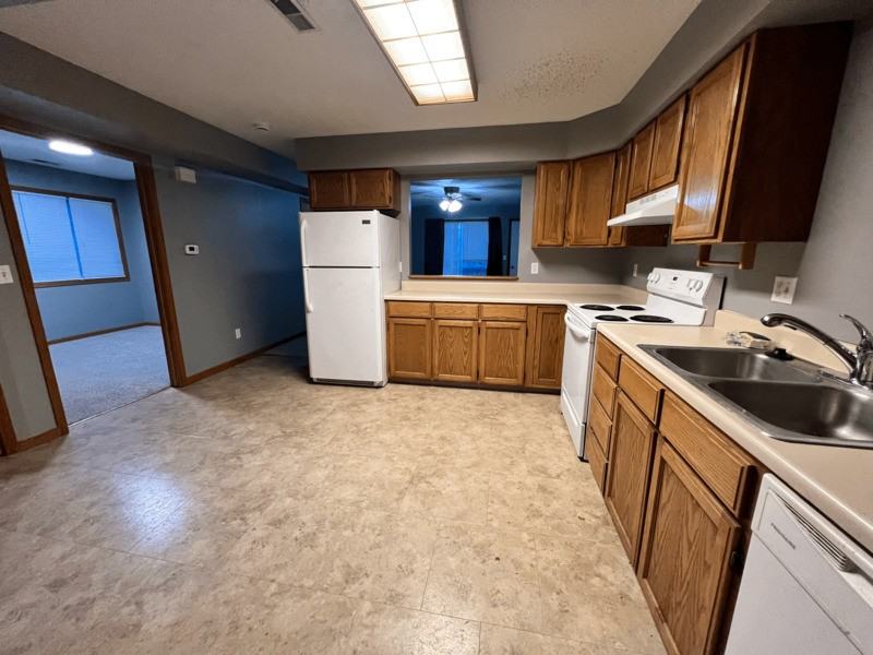 415 W Zeller St - Photo 3 of 15