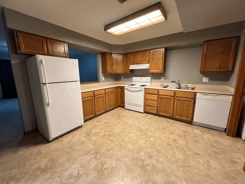 415 W Zeller St - Photo 4 of 15