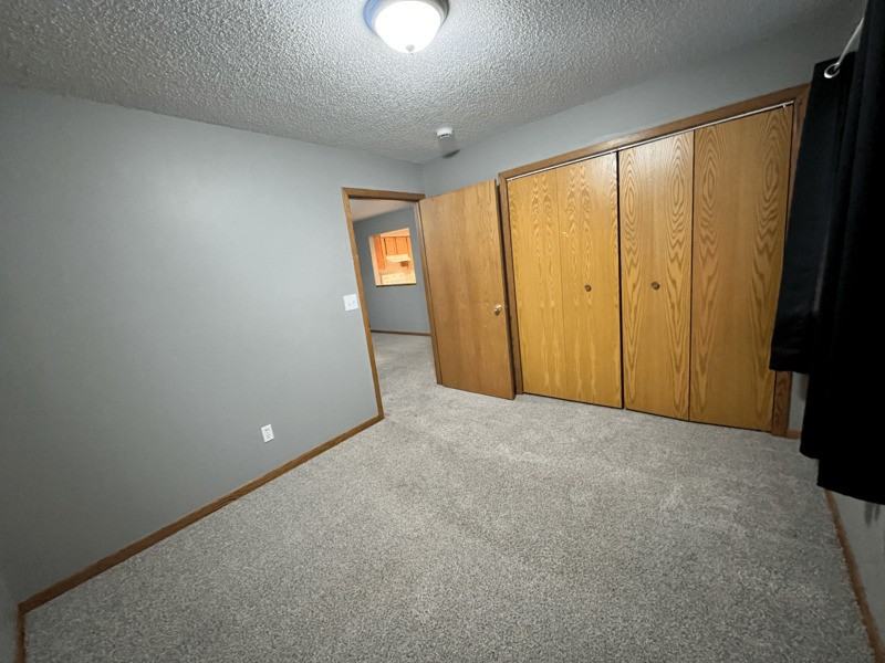 415 W Zeller St - Photo 5 of 15