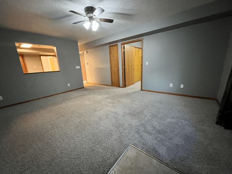 415 W Zeller St - Photo 6 of 15