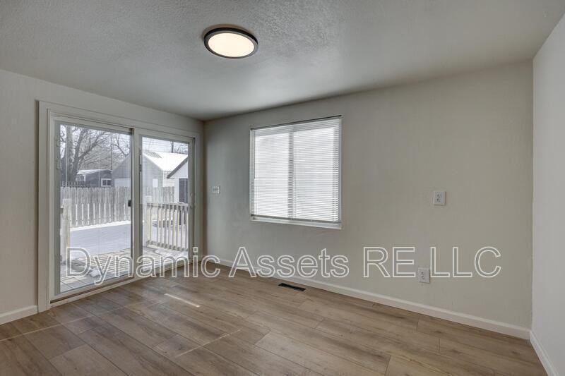 410 Fieldcrest Dr - Photo 7 of 38