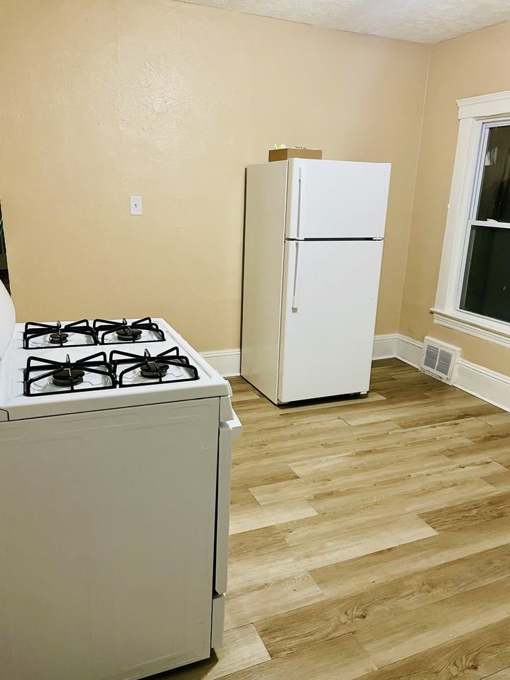 496 E 110th St - Photo 4 of 17