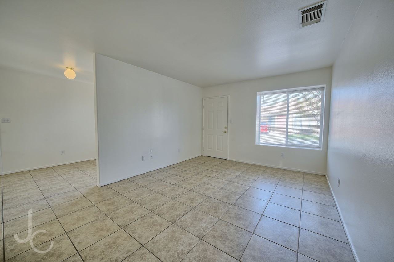 1219 Reddick Ln - Photo 6 of 11