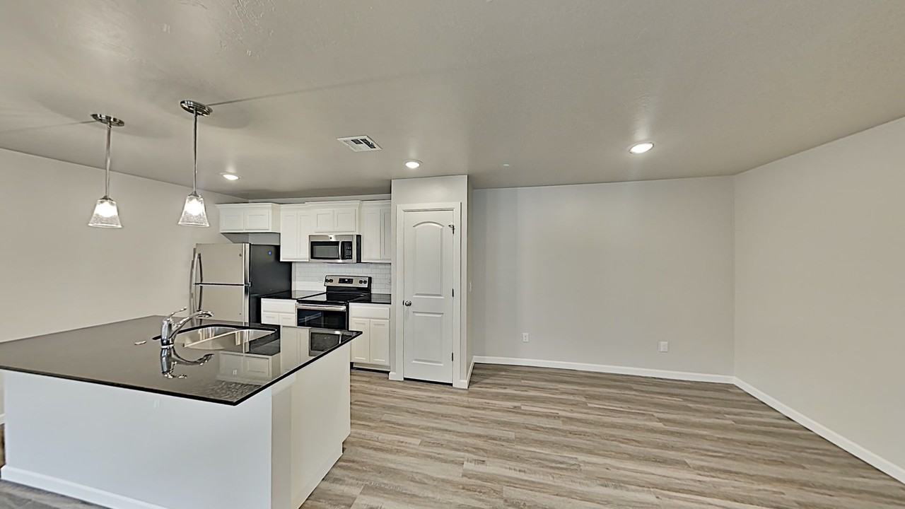 1318 Nw 111th St - Photo 4 of 17