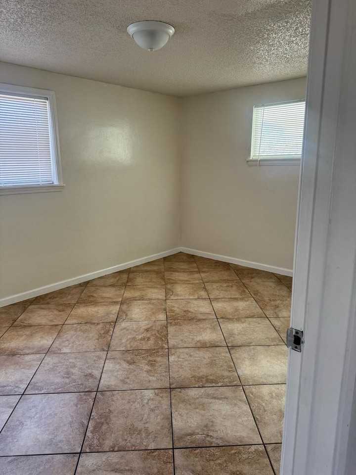 3304 Bucknell St - Photo 7 of 25