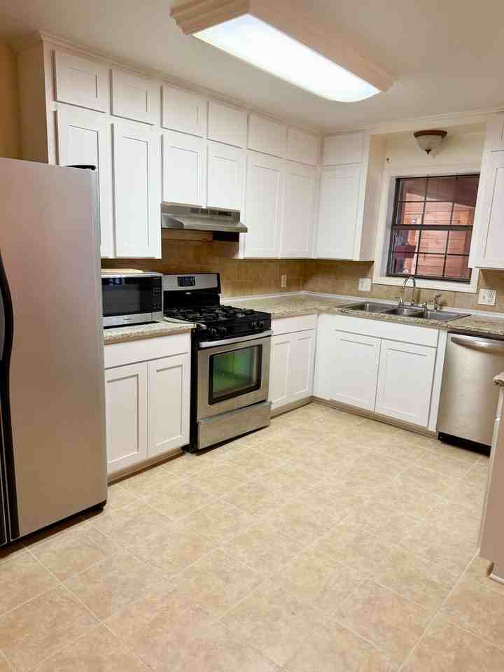 9042 Sara Ln - Photo 4 of 10