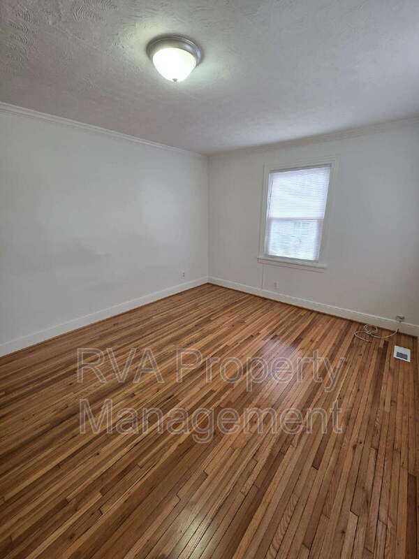 1601 Albany Ave - Photo 4 of 14