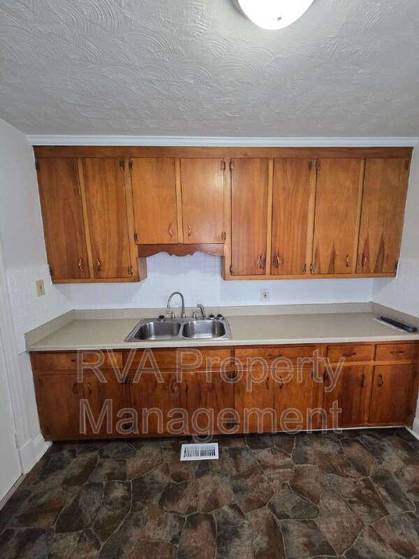 1601 Albany Ave - Photo 6 of 14