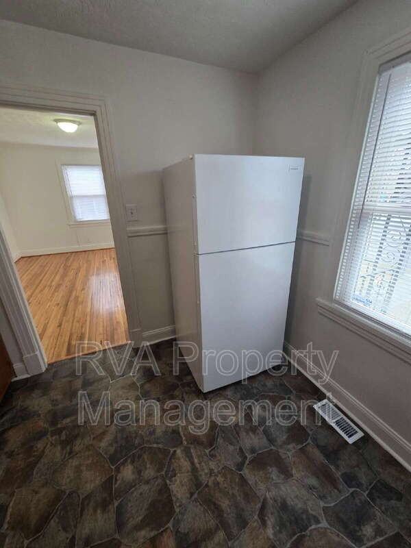 1601 Albany Ave - Photo 7 of 14