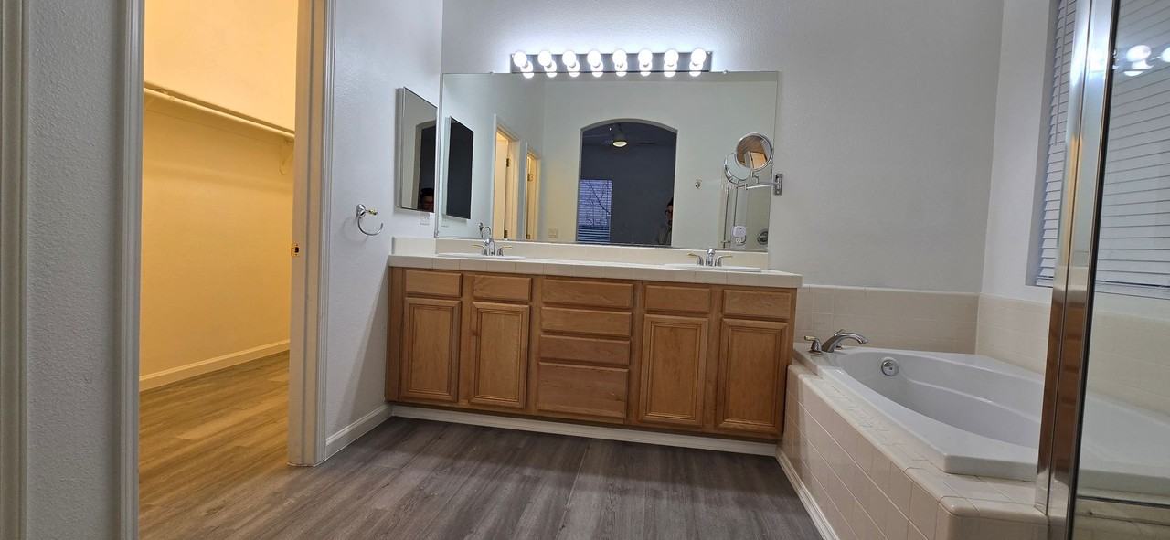 10150 Buckeye Ct - Photo 7 of 13