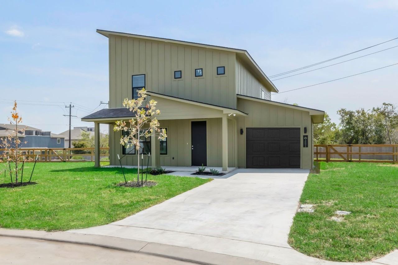 3001 Alpha Wolf Ct - Photo 2 of 35