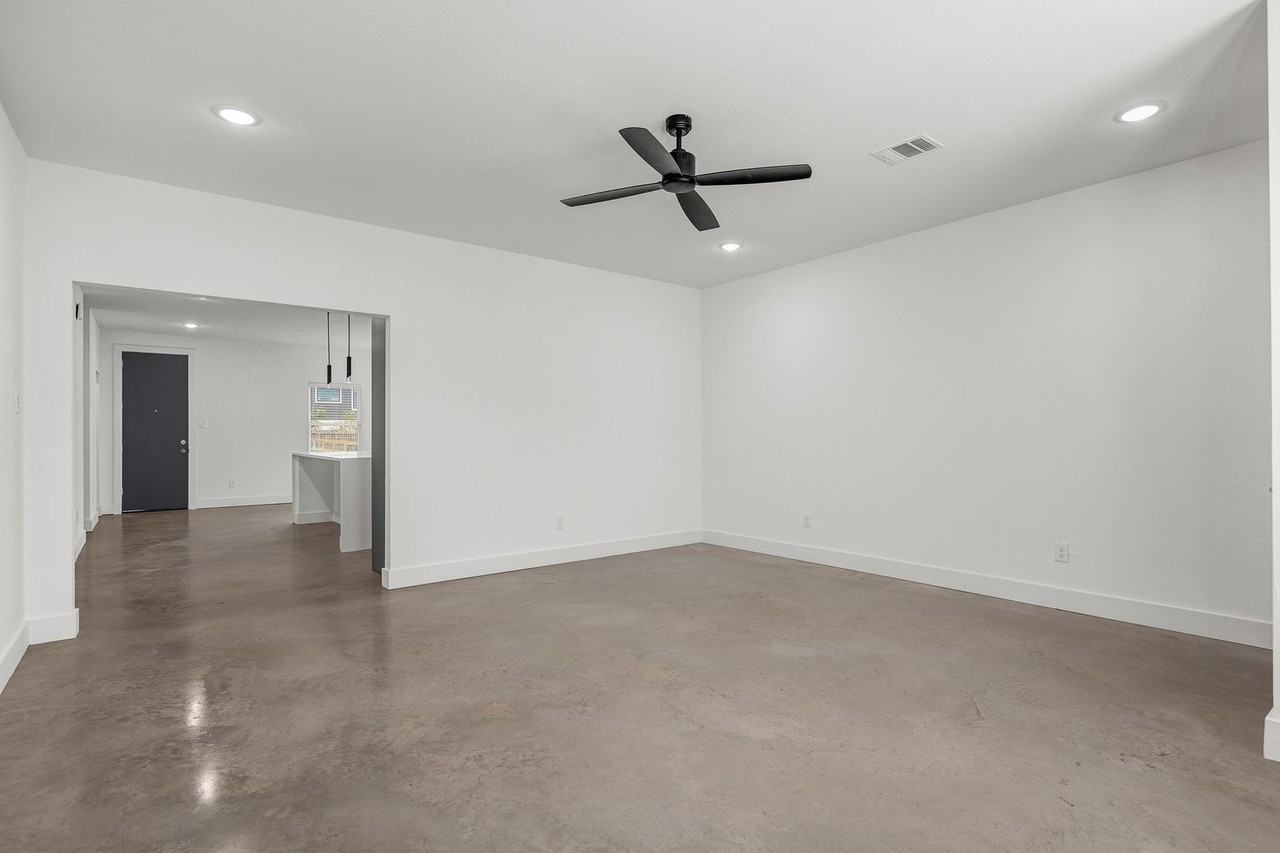 3010 Alpha Wolf Ct - Photo 4 of 34