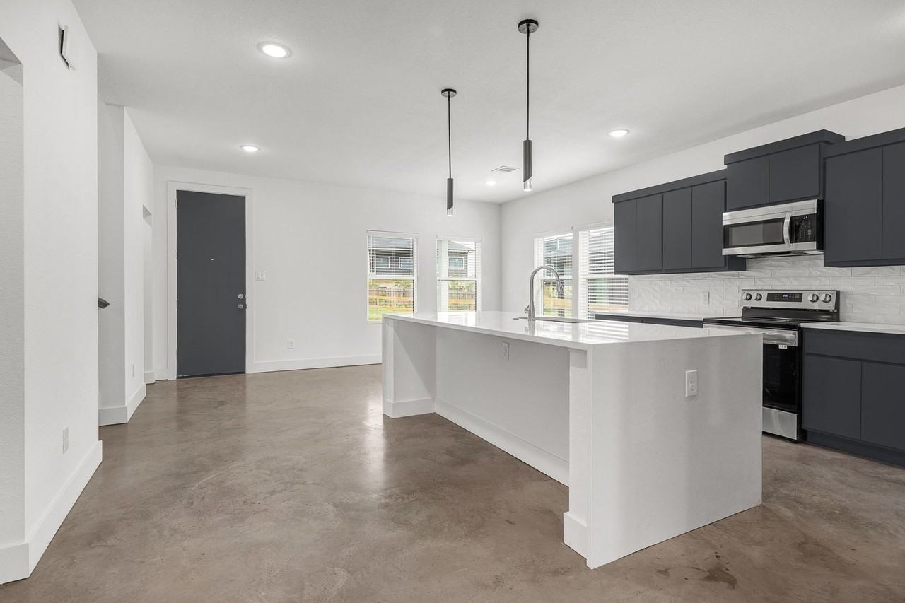 3010 Alpha Wolf Ct - Photo 6 of 34