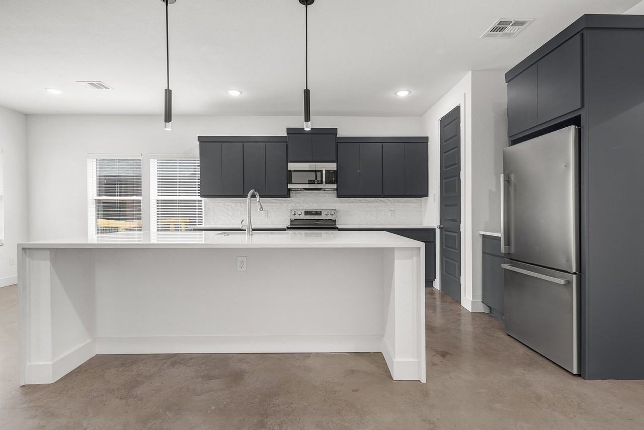 3010 Alpha Wolf Ct - Photo 7 of 34