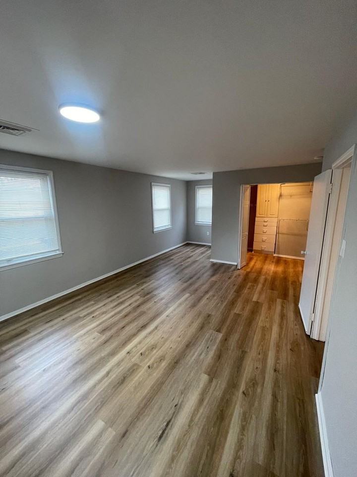 102 Lincoln Ave - Photo 2 of 17