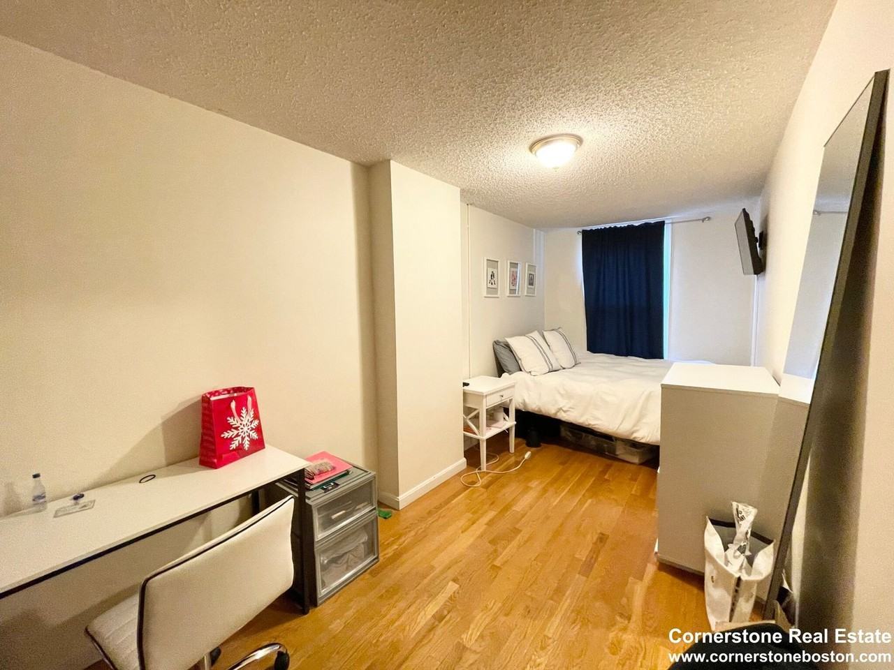 582 Columbus Ave - Photo 3 of 7