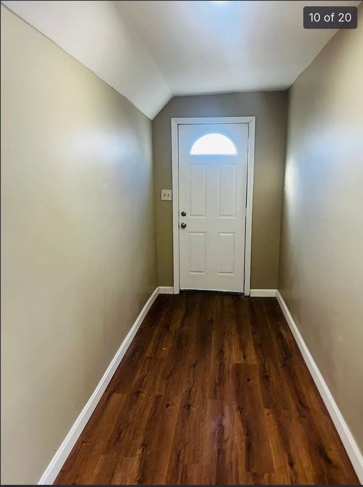 557 Lawrence St - Photo 2 of 12