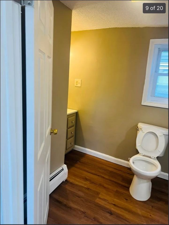 557 Lawrence St - Photo 7 of 12