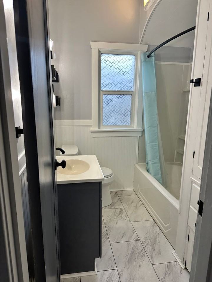 1110 13th St - Photo 2 of 7