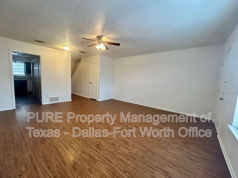 938 Southmoor Dr - Photo 2 of 19