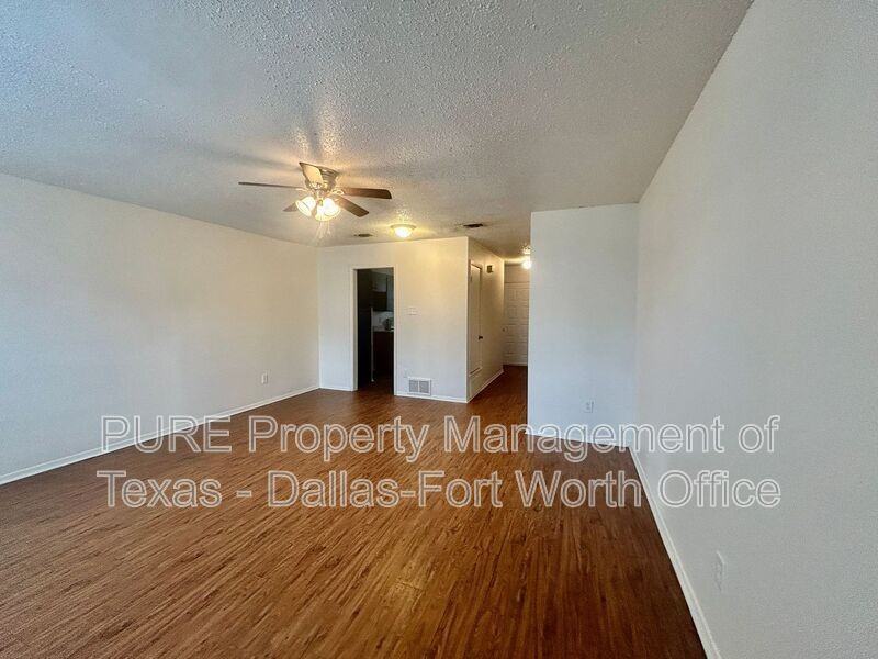 938 Southmoor Dr - Photo 3 of 19